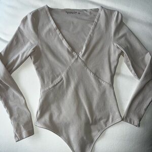 Abercrombie & Fitch Light Taupe V-Neck Long-Sleeve Bodysuit